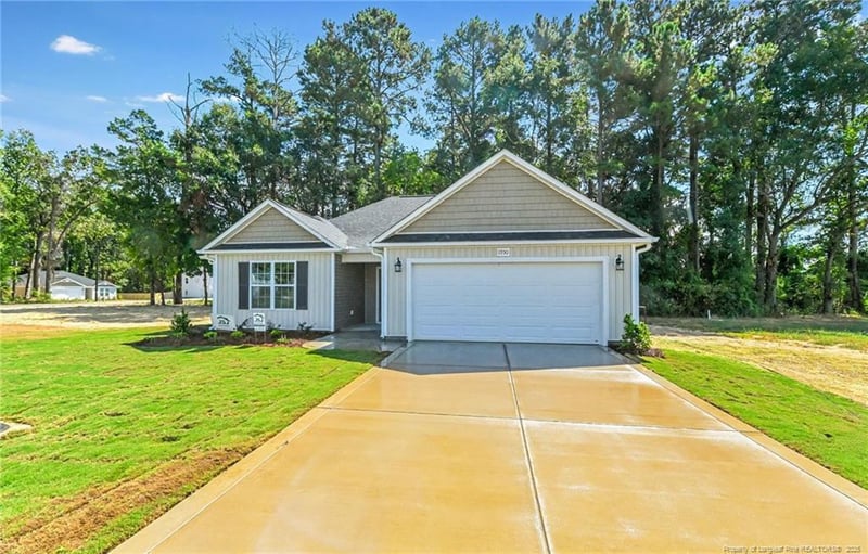 1930 Bulldog Ln, Hope Mills, NC 28348