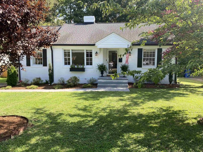 1932 Fairfield Dr, Raleigh, NC 27608