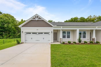 1933 Bluffside Dr, Fayetteville, NC 28312
