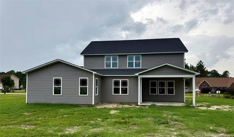 1934 Sunshine Ct, Hope Mills, NC 28348