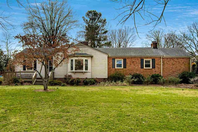 1936 Edgewood Dr, Burlington, NC 27215