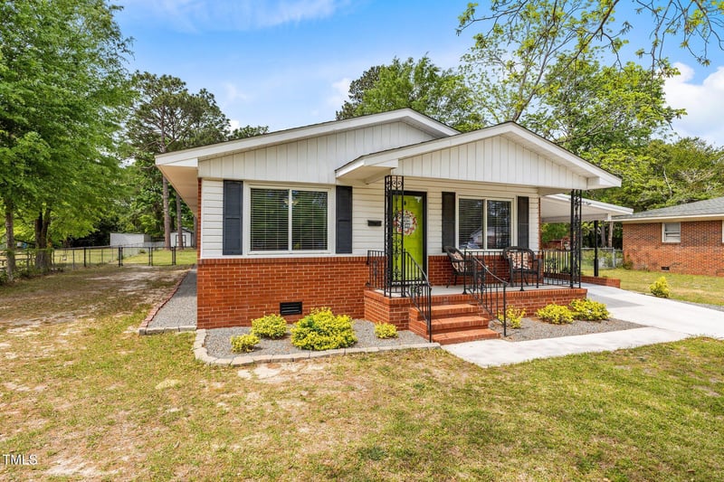 1938 Paladin St, Fayetteville, NC 28304