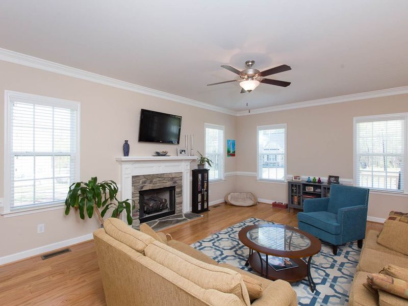 194 Knights Bridge Dr, Clayton, NC 27520