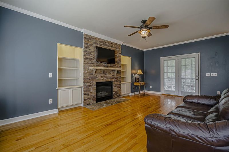 194 Northbend Dr, Youngsville, NC 27596