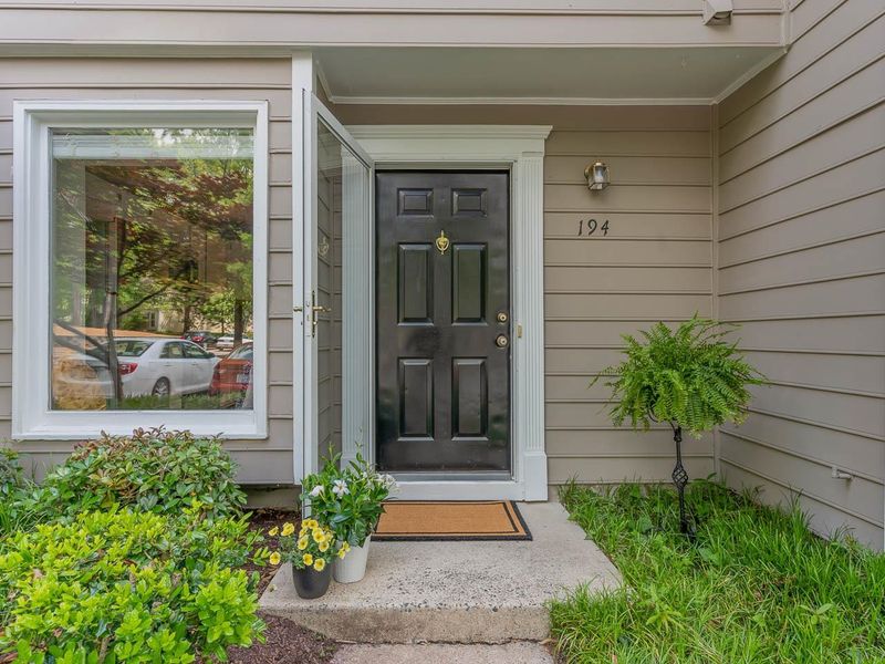 194 St Andrews Ln, Chapel Hill, NC 27517