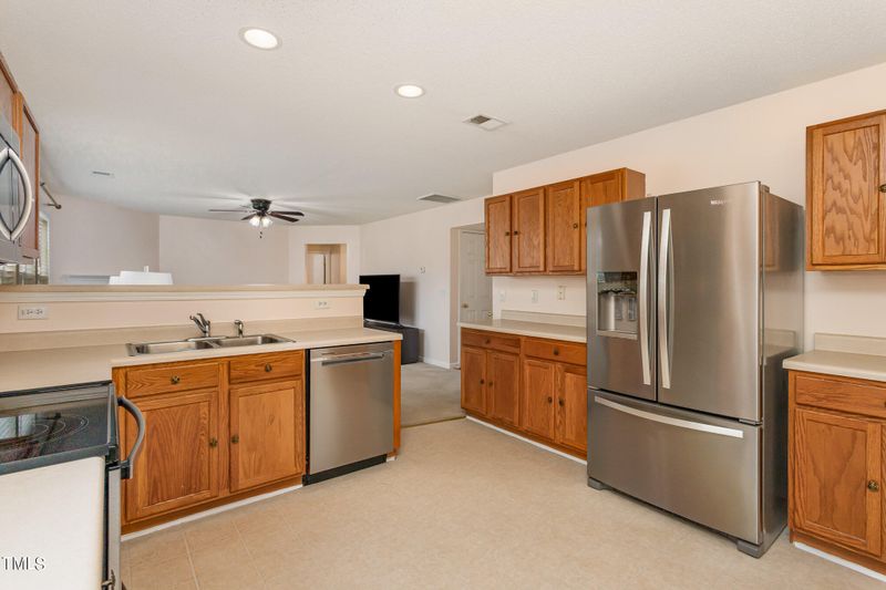 1941 Hickory Bark Dr, Fuquay Varina, NC 27526