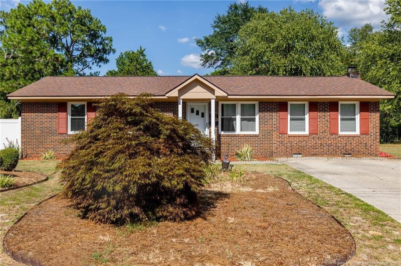 1945 Wayne Ln, Fayetteville, NC 28304