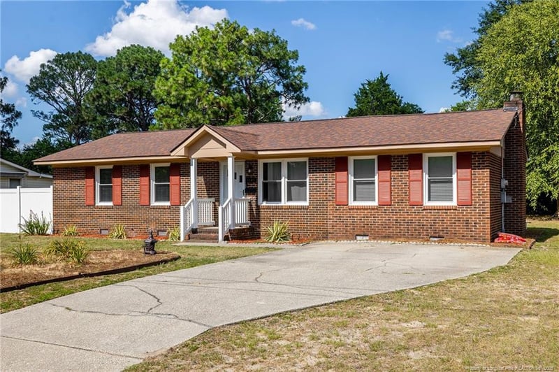 1945 Wayne Ln, Fayetteville, NC 28304
