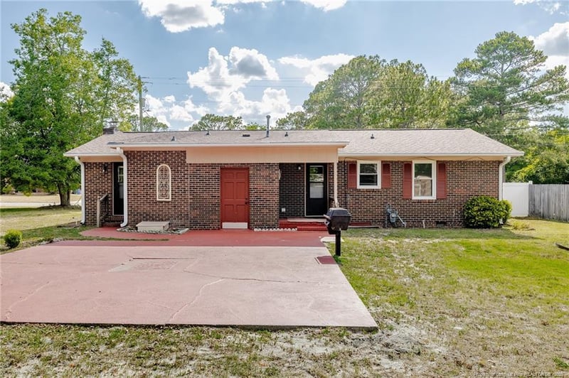 1945 Wayne Ln, Fayetteville, NC 28304