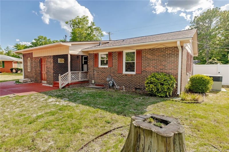 1945 Wayne Ln, Fayetteville, NC 28304