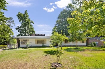 1946 Forest Hills Dr, Fayetteville, NC 28303