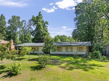 1946 Forest Hills Dr, Fayetteville, NC 28303