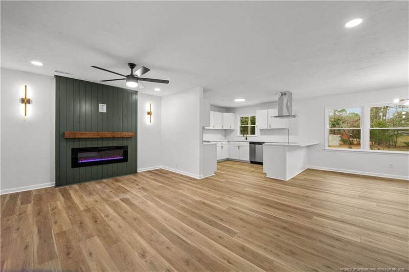 1947 Ireland Dr, Fayetteville, NC 28304