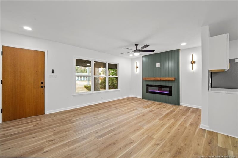 1947 Ireland Dr, Fayetteville, NC 28304