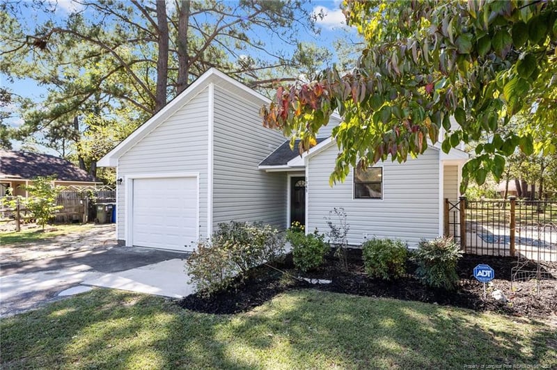 1949 Wordsworth Dr, Fayetteville, NC 28304