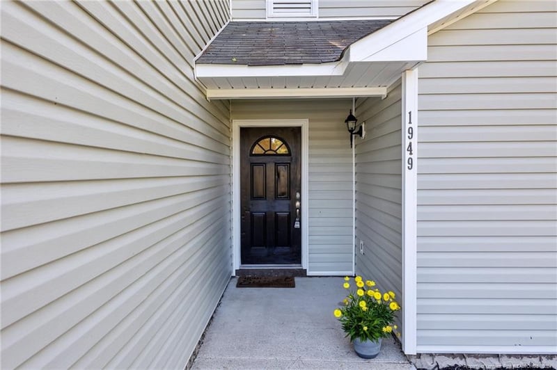 1949 Wordsworth Dr, Fayetteville, NC 28304