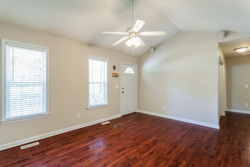 195 Beaver Ridge Dr, Youngsville, NC 27596