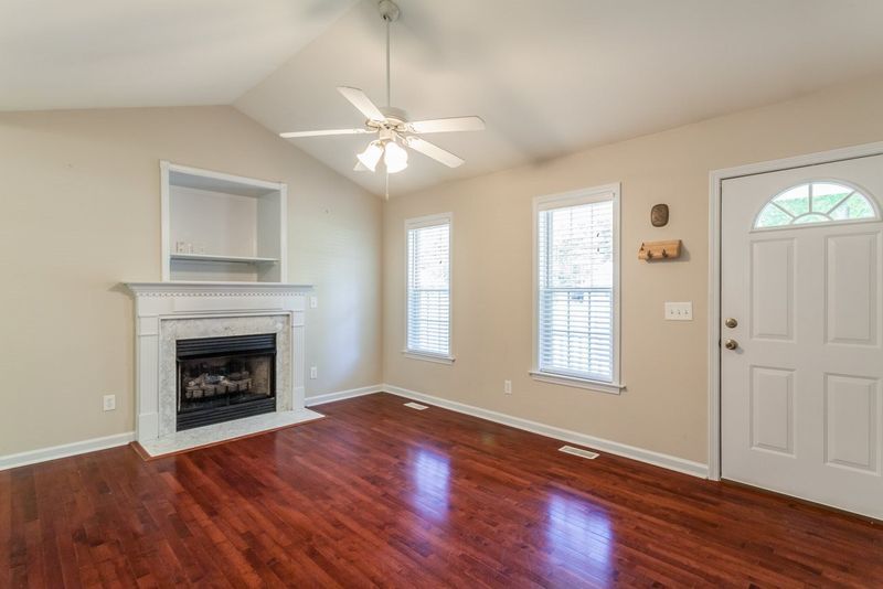 195 Beaver Ridge Dr, Youngsville, NC 27596