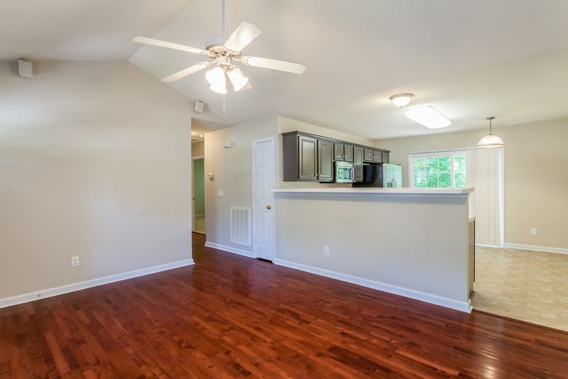 195 Beaver Ridge Dr, Youngsville, NC 27596