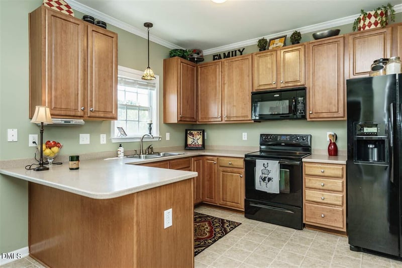 195 Moonlight Dr, Fuquay Varina, NC 27526