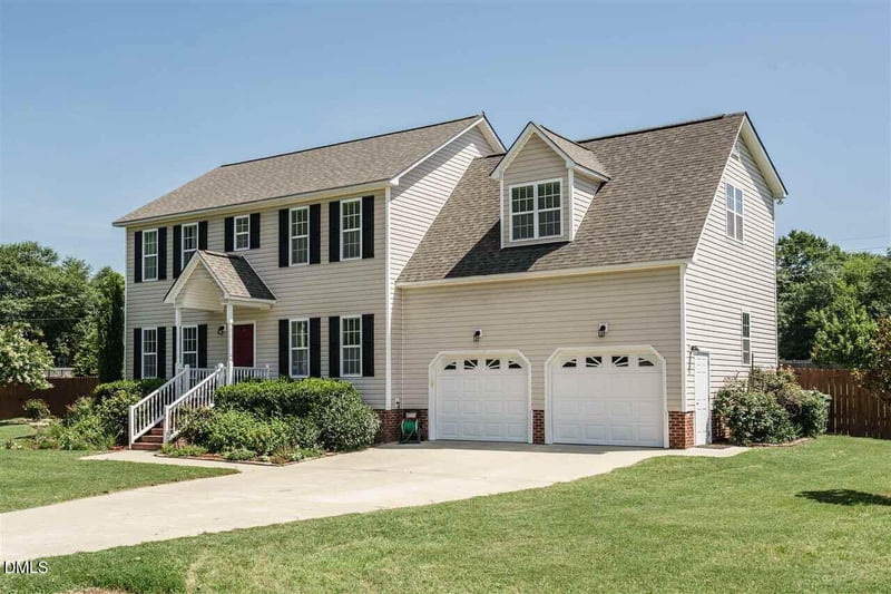 195 Moonlight Dr, Fuquay Varina, NC 27526