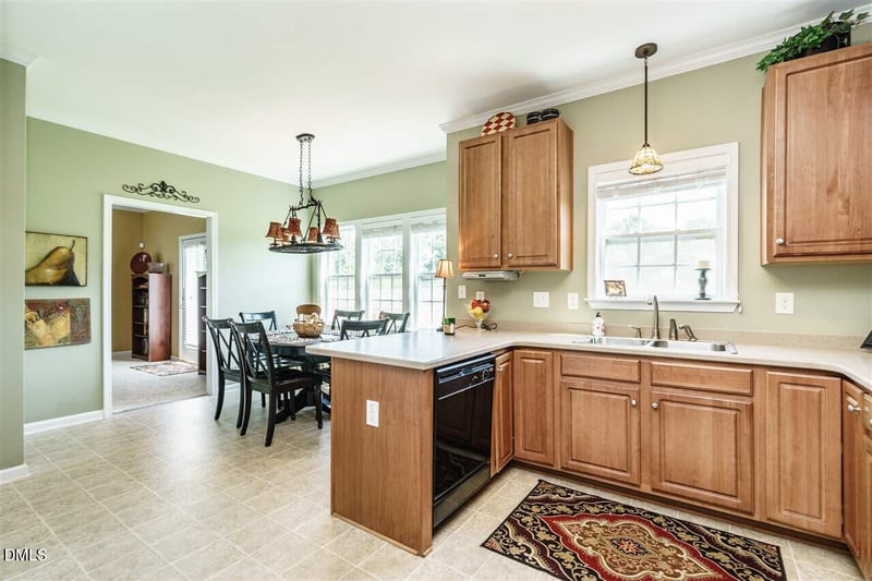 195 Moonlight Dr, Fuquay Varina, NC 27526