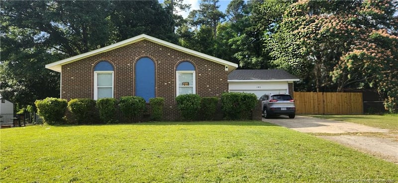 195 Paddlewheel Rd, Fayetteville, NC 28314