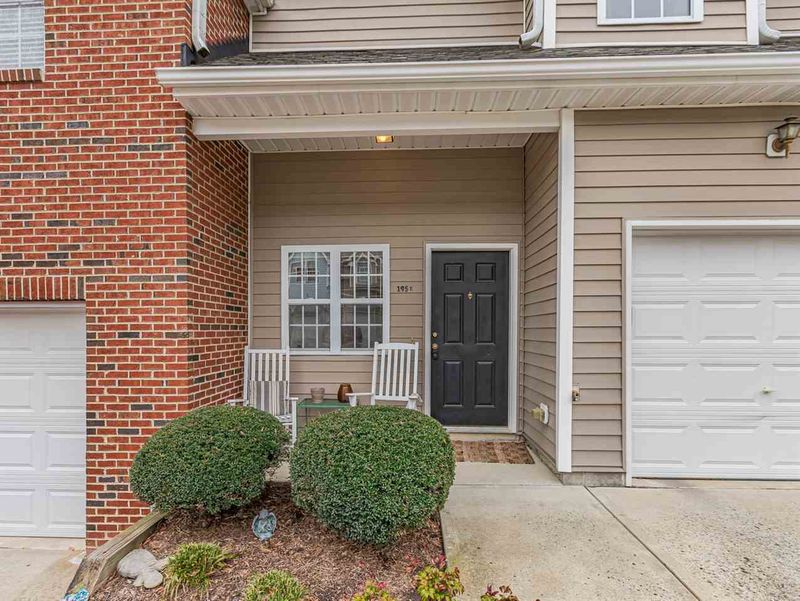 195 Plaza Dr #E, Chapel Hill, NC 27517