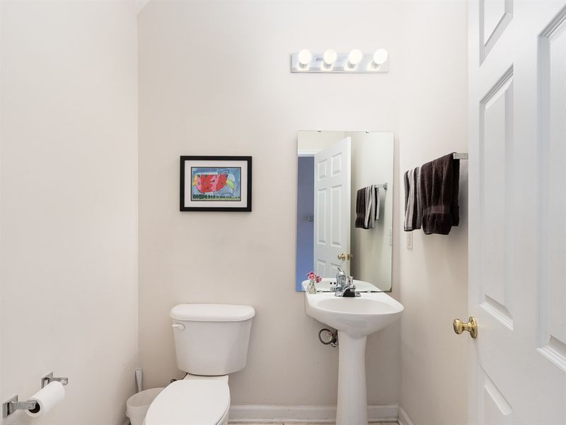 195 Plaza Dr #E, Chapel Hill, NC 27517