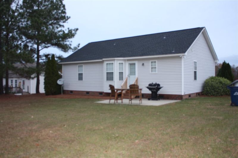 195 Trail Ridge Dr, Benson, NC 27504