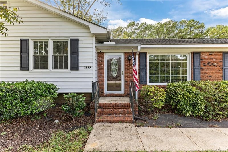 1952 Graham Rd, Fayetteville, NC 28304