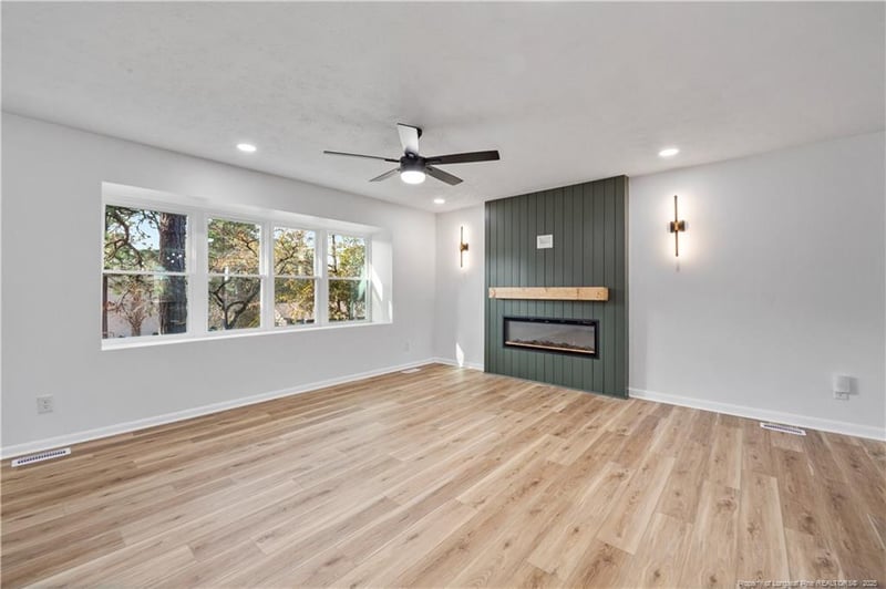 1953 Glenwick Dr, Fayetteville, NC 28304