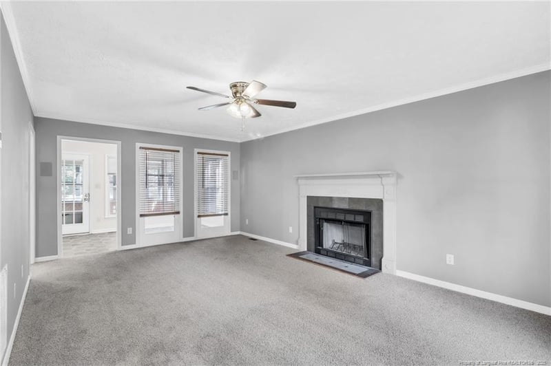 1959 Oakview Dr, Fayetteville, NC 28304