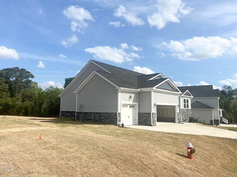 196 Golfview Ave, Benson, NC 27504