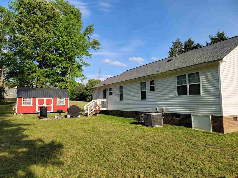 196 Irvan St, Clayton, NC 27520