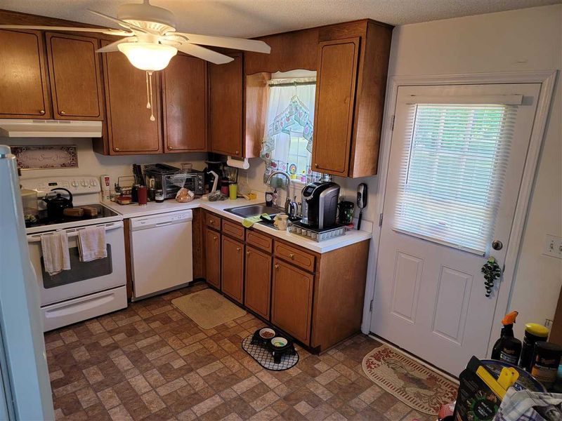 196 Irvan St, Clayton, NC 27520