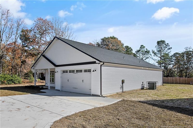 1960 Fennell Rd, Hope Mills, NC 28348