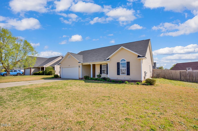 1961 Yellowbrick Rd, Fayetteville, NC 28314