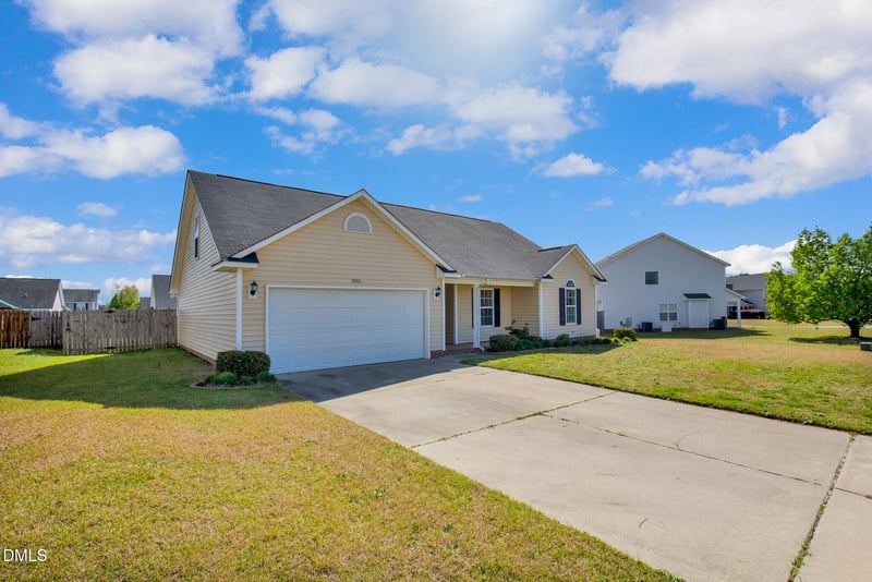 1961 Yellowbrick Rd, Fayetteville, NC 28314