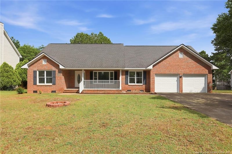 1967 Oakview Dr, Fayetteville, NC 28314