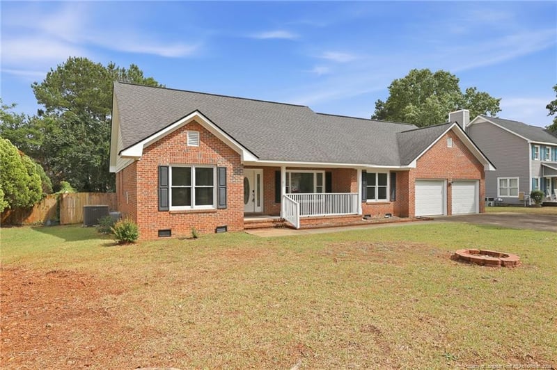 1967 Oakview Dr, Fayetteville, NC 28314