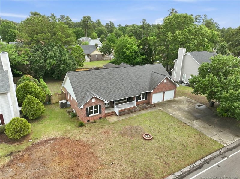 1967 Oakview Dr, Fayetteville, NC 28314
