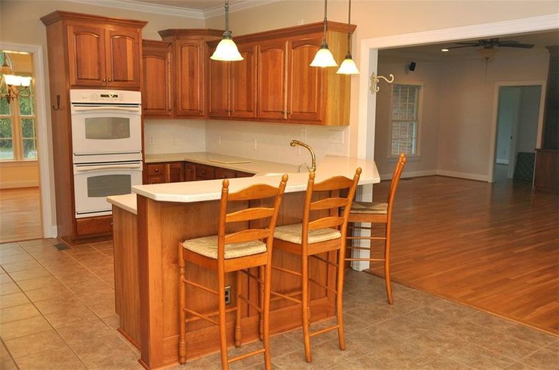 1972 Fairfield Dr, Burlington, NC 27215