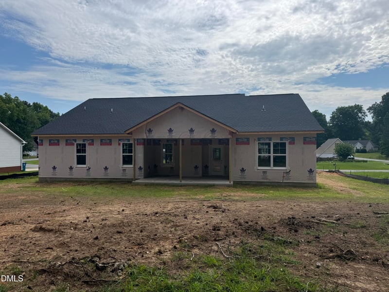 199 Waters Edge Dr, Erwin, NC 28339