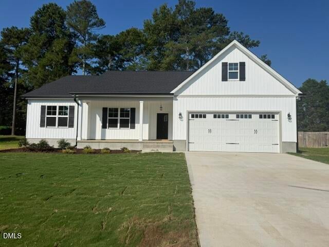 199 Waters Edge Dr, Erwin, NC 28339