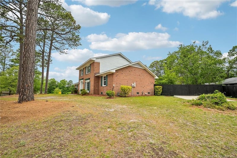 1999 Westcliff Rd, Fayetteville, NC 28304