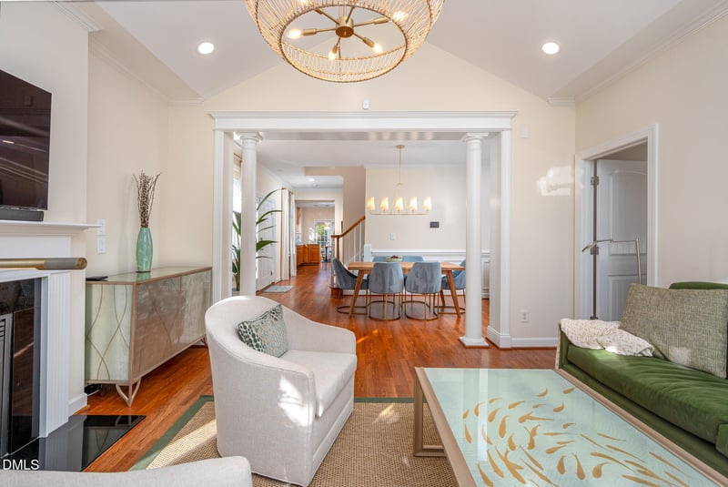 2 Abernathy Dr, Chapel Hill, NC 27517