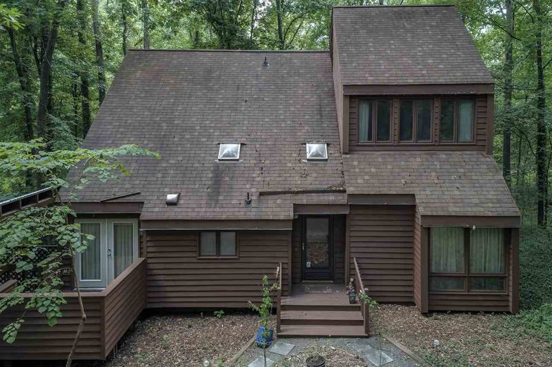 2 Barbara Ct, Chapel Hill, NC 27514
