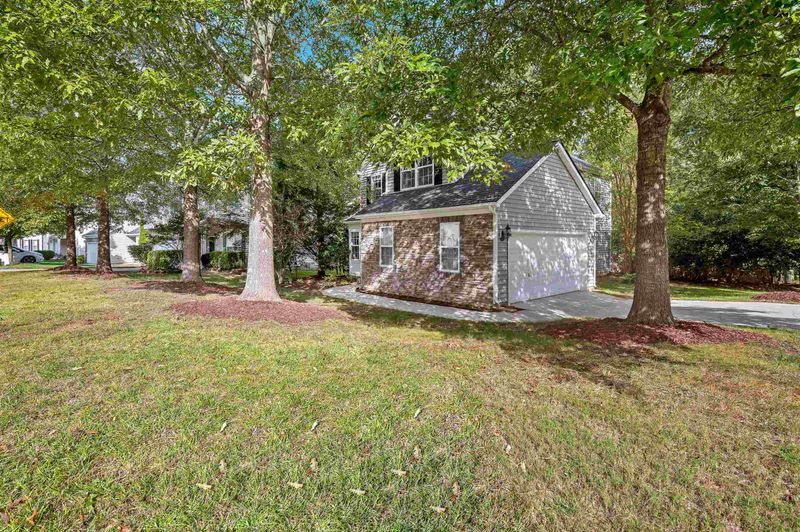 2 Beaver Creek Ln, Durham, NC 27703