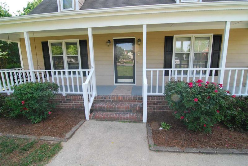 2 Canterbury Ct, Wendell, NC 27591